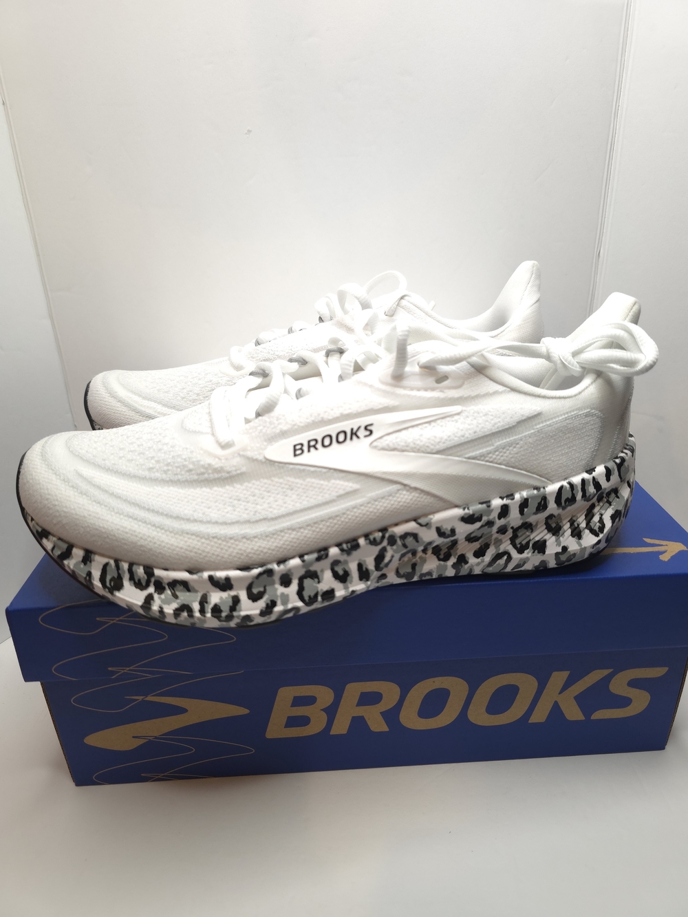 Brooks Revel 9 Shoes White/Ultimate Grey/Blk Leopard 1204891B132  Size 8.5W - Picture 2 of 7